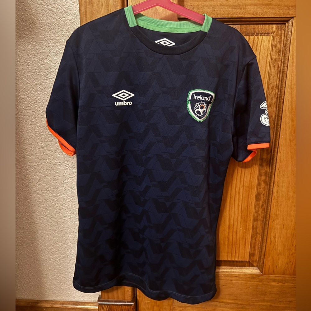 Boys size Large Ireland soccer jersey